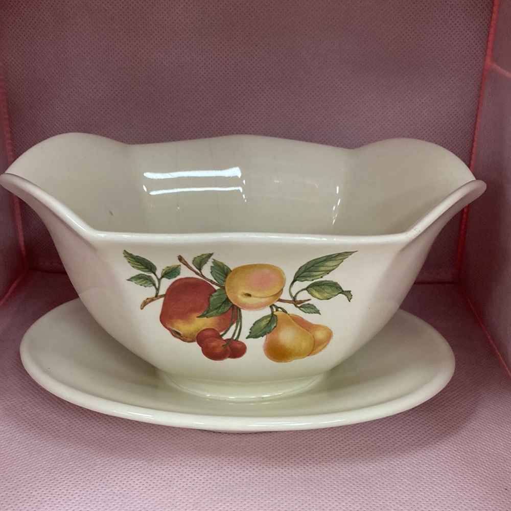 Tele flora Gift Cream color with Apples and Pear design bowl with attached tray